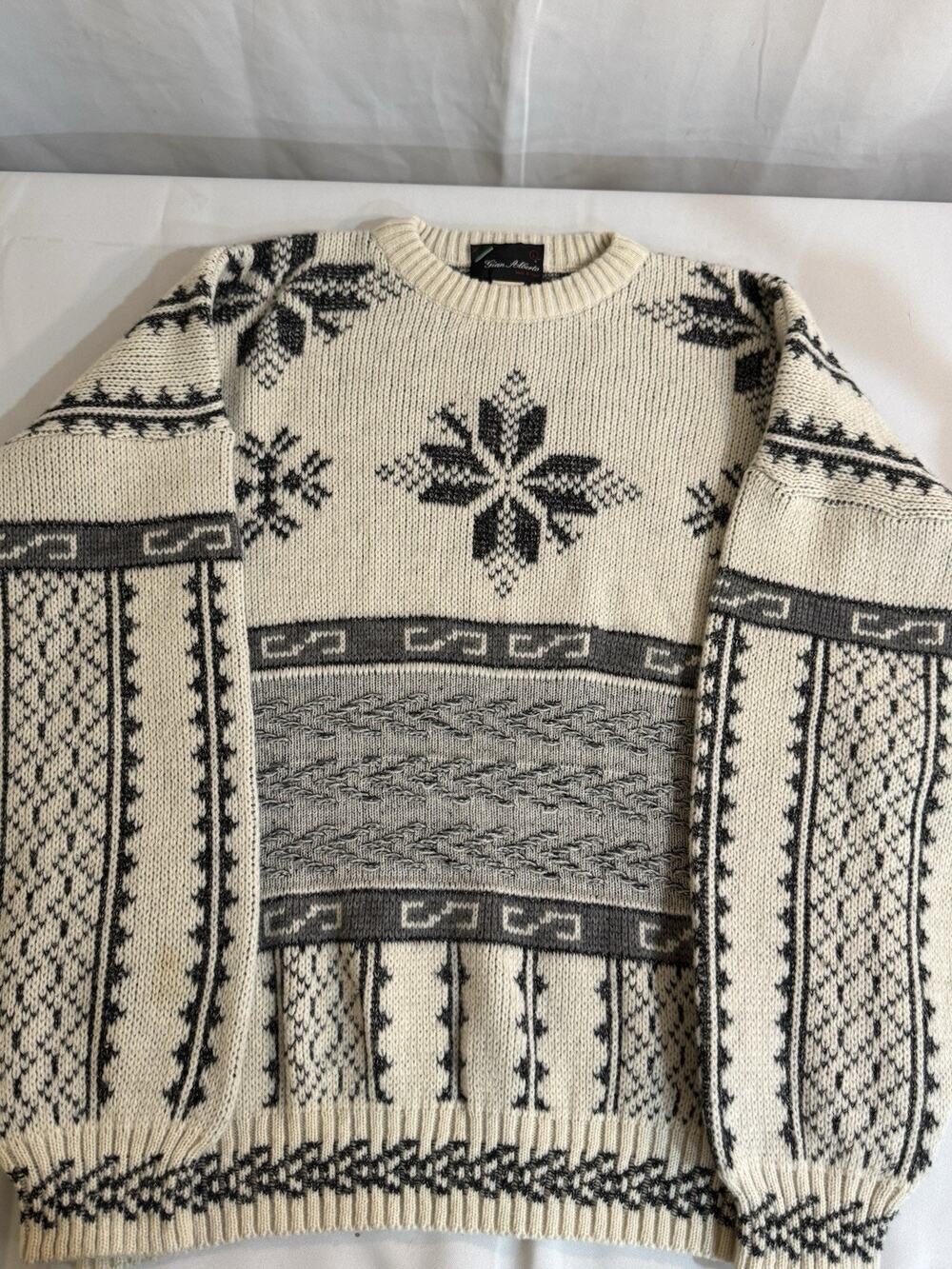 Vintage 90s L Gian Alberto Nordic Snowflake Boxy Wool Knit Sweater Cabincore